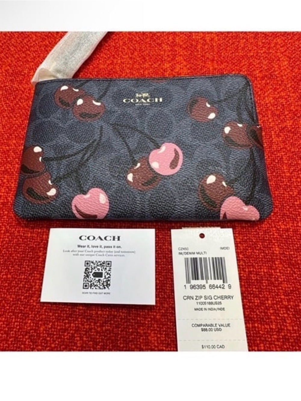 ❤️❤️❤️Coach wristlet/wallet with cherry print ❤️❤️❤️